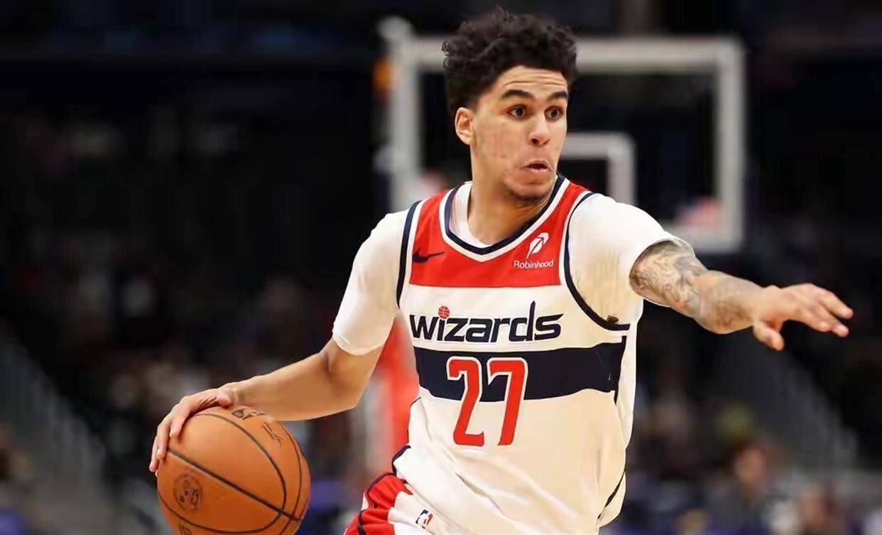 爱游戏体育-浓眉哥回归赛场，败北首场状态亮眼，C9观众沸腾！的简单介绍